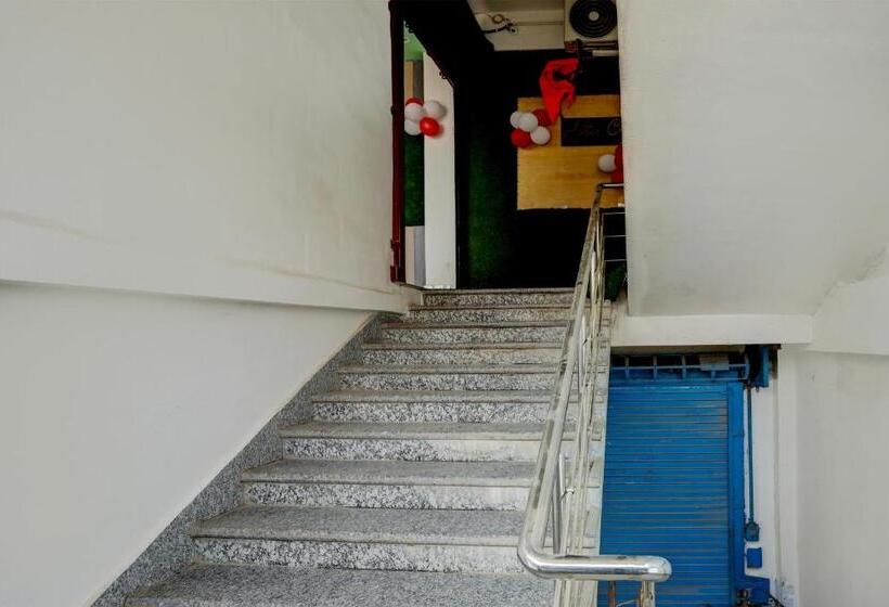 Oyo Hotel Crystal Inn