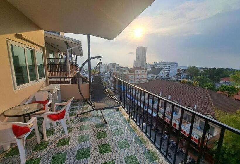 Patamnak Beach Guesthouse