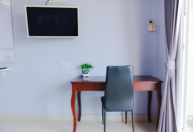 Patamnak Beach Guesthouse