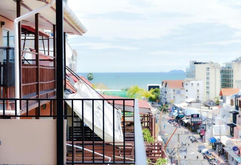 Patamnak Beach Guesthouse