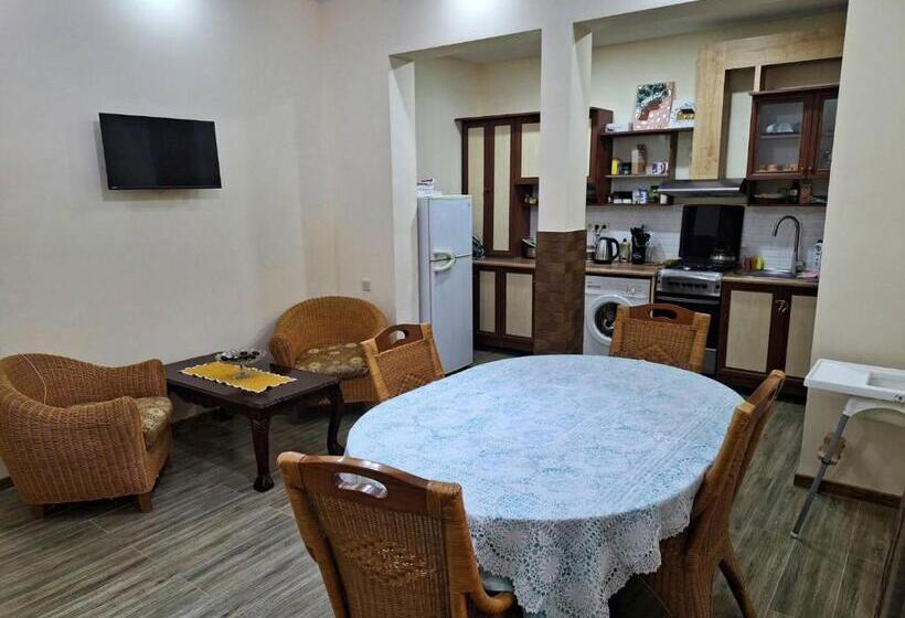 پانسیون Alongside Park Borjomi