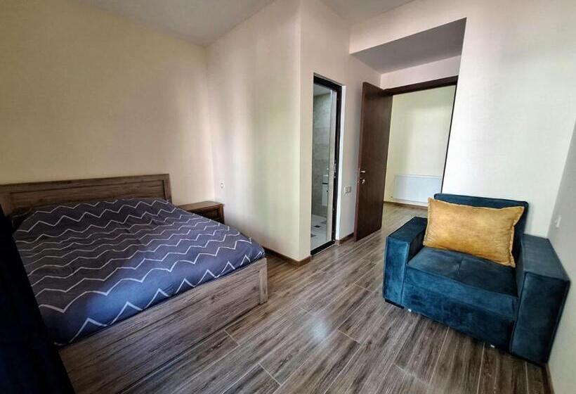 پانسیون Alongside Park Borjomi