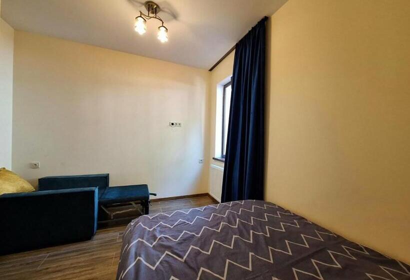 پانسیون Alongside Park Borjomi