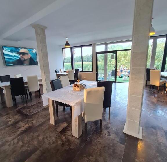 膳宿费 Casa Egreta Alba