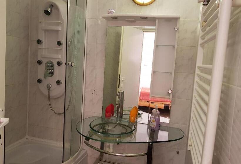 Pensiunea Rock And Red