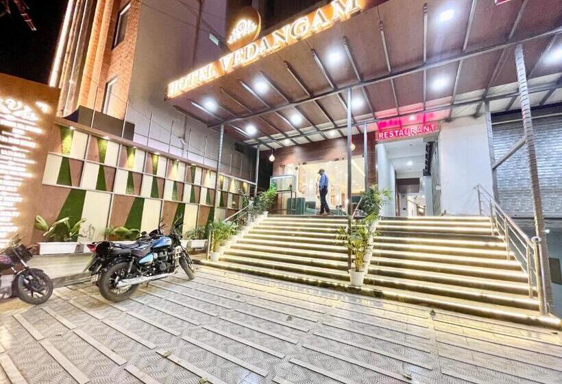 Vedangam Inn ! Varanasi Forɘigner S Choice ! Fully Air Conditioned Hotel With Parking Availability