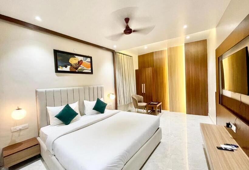 Vedangam Inn ! Varanasi Forɘigner S Choice ! Fully Air Conditioned Hotel With Parking Availability