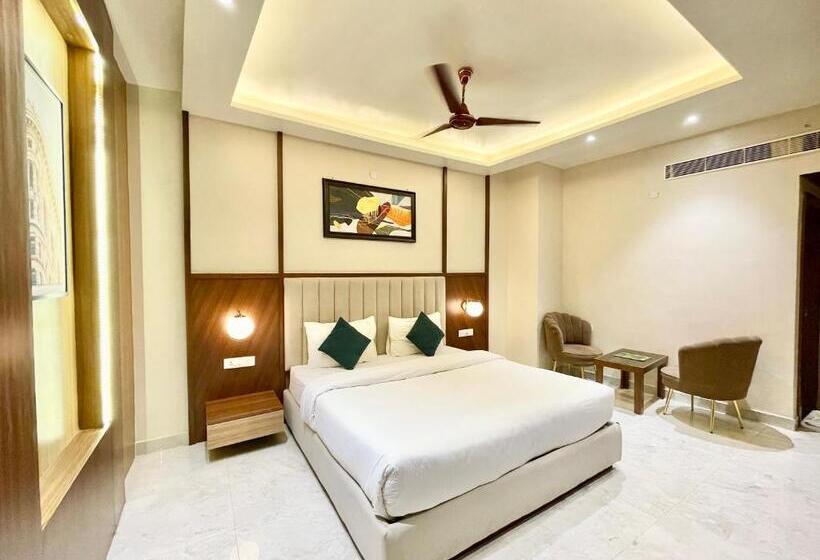 Vedangam Inn ! Varanasi Forɘigner S Choice ! Fully Air Conditioned Hotel With Parking Availability