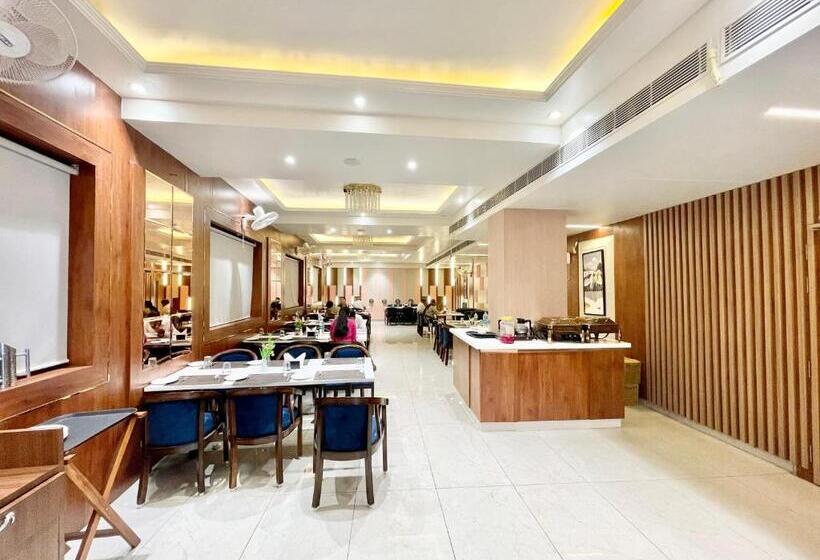 Vedangam Inn ! Varanasi Forɘigner S Choice ! Fully Air Conditioned Hotel With Parking Availability