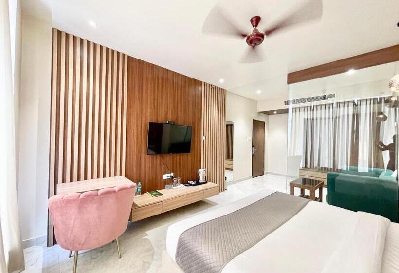 Vedangam Inn ! Varanasi Forɘigner S Choice ! Fully Air Conditioned Hotel With Parking Availability