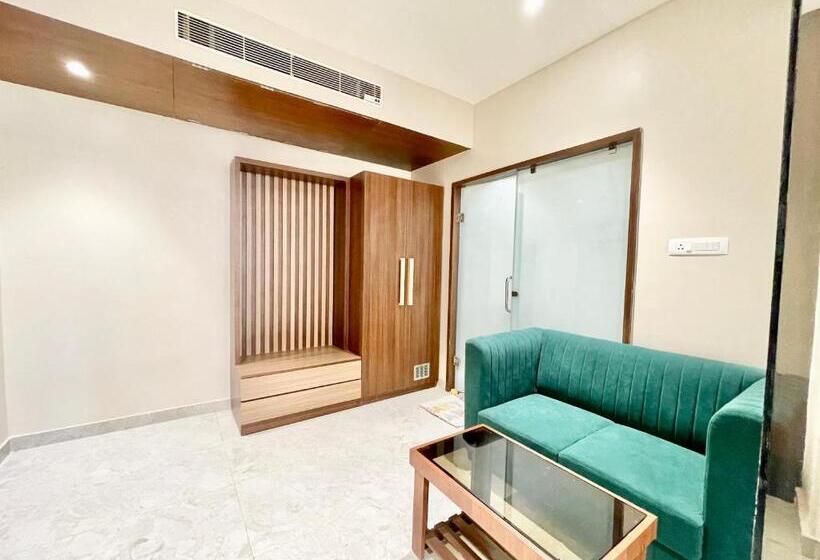 Vedangam Inn ! Varanasi Forɘigner S Choice ! Fully Air Conditioned Hotel With Parking Availability