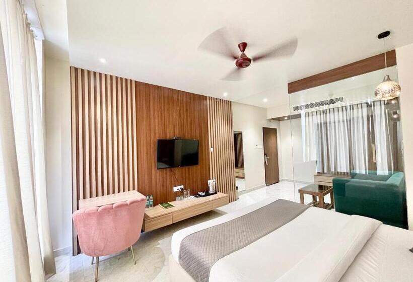 Vedangam Inn ! Varanasi Forɘigner S Choice ! Fully Air Conditioned Hotel With Parking Availability