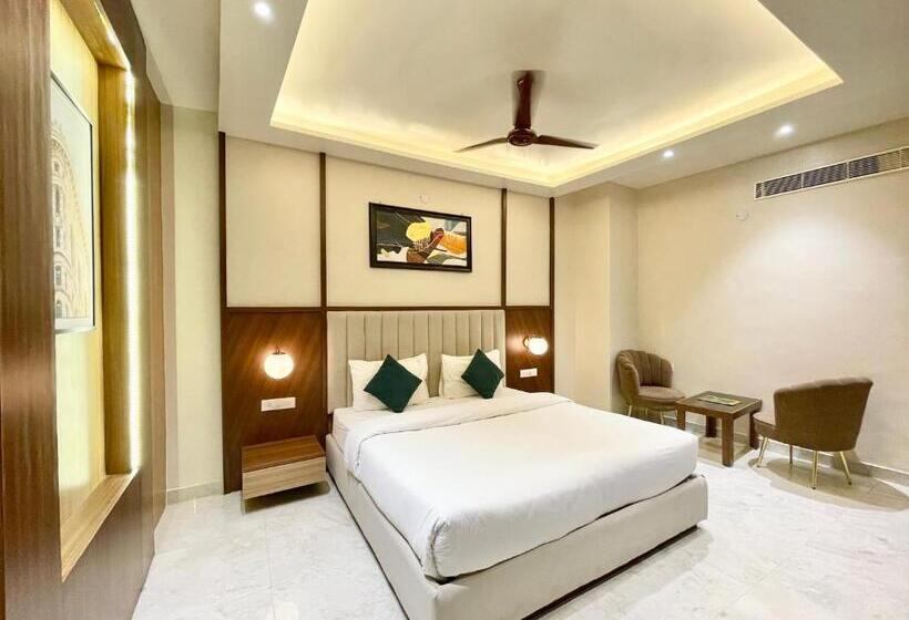 Vedangam Inn ! Varanasi Forɘigner S Choice ! Fully Air Conditioned Hotel With Parking Availability