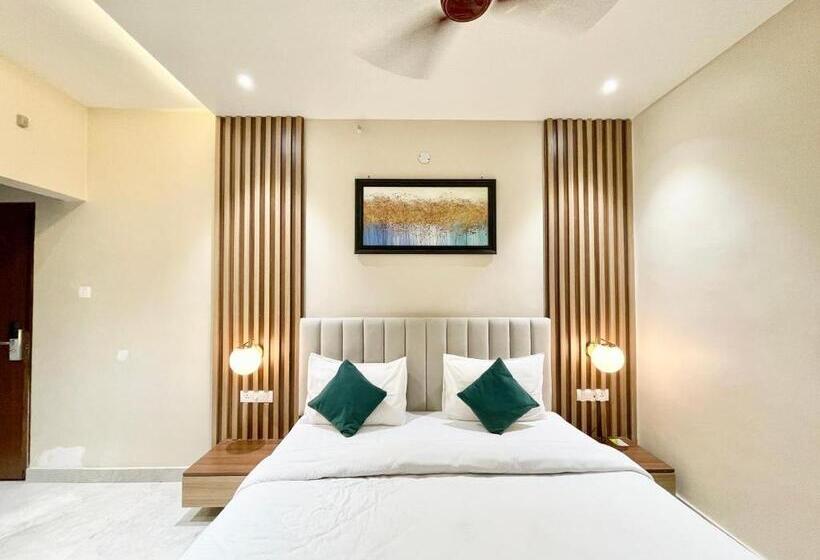 Vedangam Inn ! Varanasi Forɘigner S Choice ! Fully Air Conditioned Hotel With Parking Availability