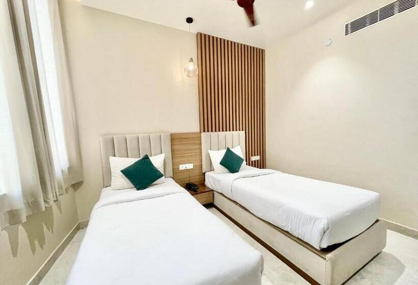 Vedangam Inn ! Varanasi Forɘigner S Choice ! Fully Air Conditioned Hotel With Parking Availability