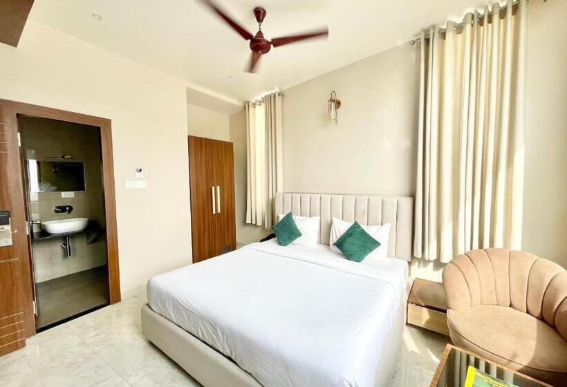 Vedangam Inn ! Varanasi Forɘigner S Choice ! Fully Air Conditioned Hotel With Parking Availability