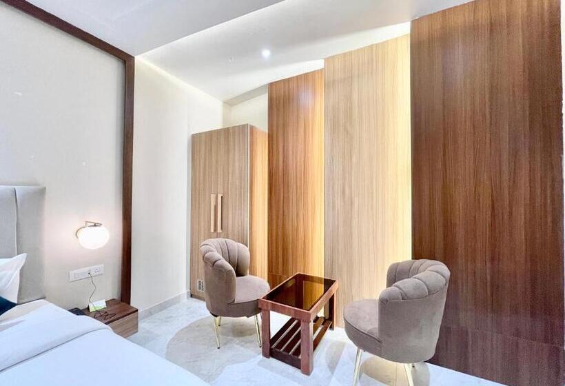 Vedangam Inn ! Varanasi Forɘigner S Choice ! Fully Air Conditioned Hotel With Parking Availability