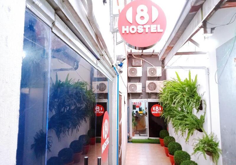 8hostel