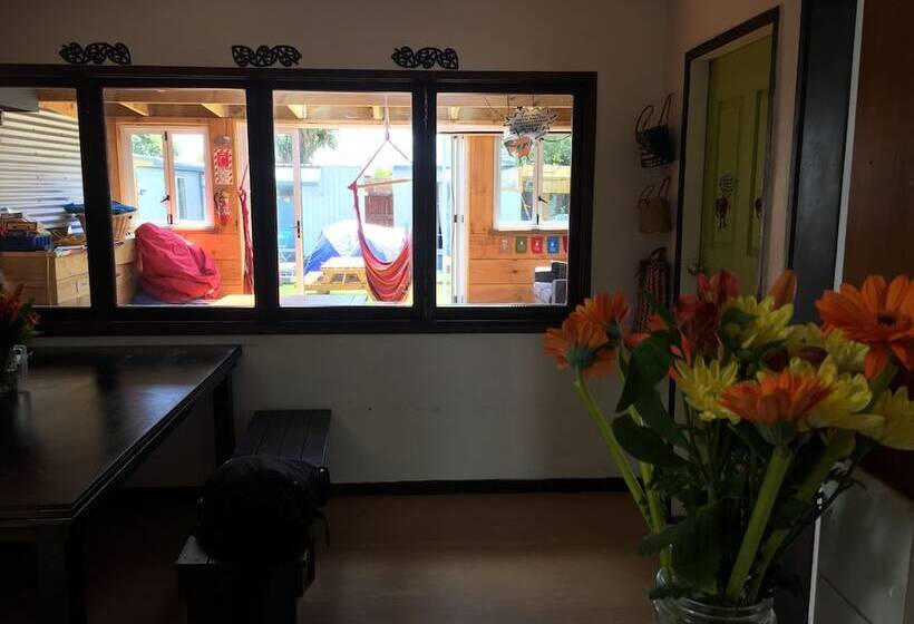 فندق صغير Apple Tree Backpackers