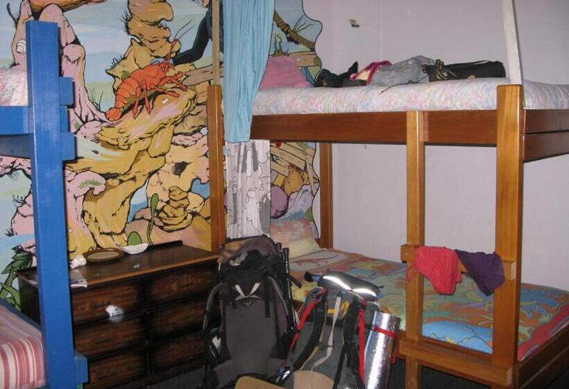 هاستل Atlantis Backpackers