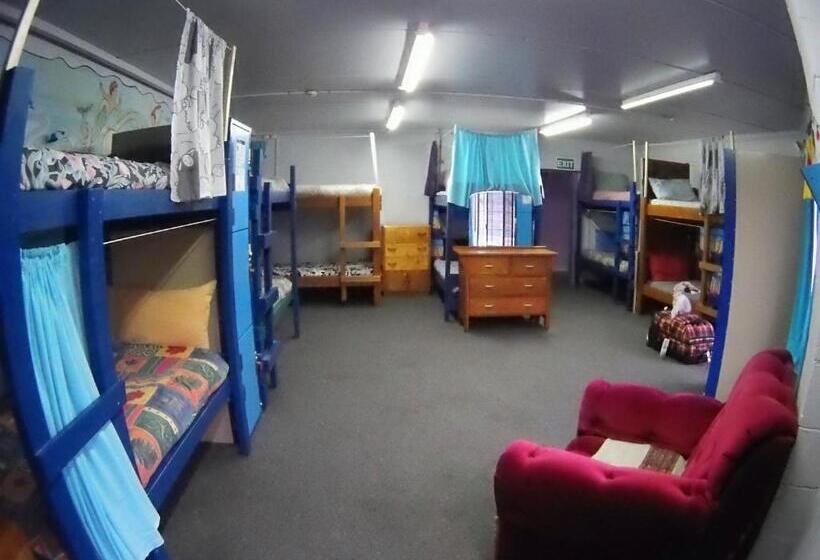 هاستل Atlantis Backpackers