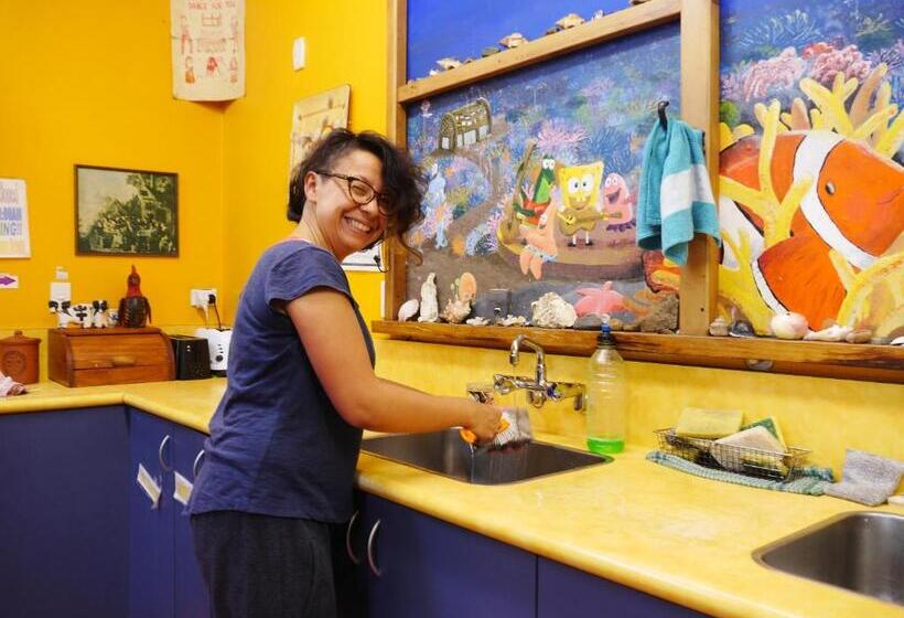 هاستل Atlantis Backpackers