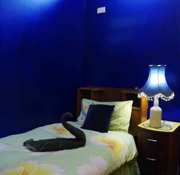 هاستل Atlantis Backpackers