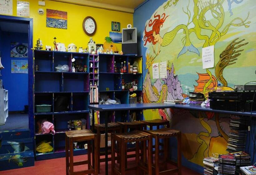 הוסטל Atlantis Backpackers