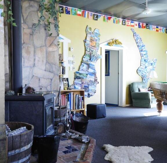 הוסטל Atlantis Backpackers