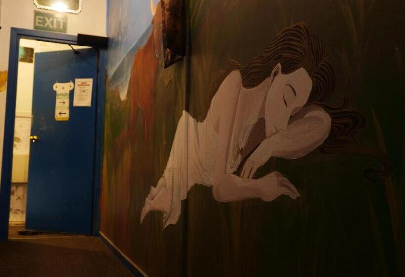 הוסטל Atlantis Backpackers