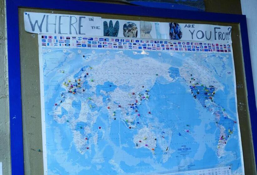 هاستل Atlantis Backpackers