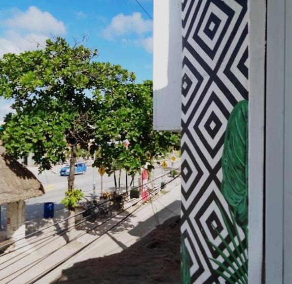 هاستل Emotion Avenida Tulum Hotel & Hostal