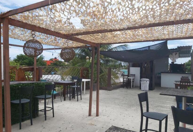 هاستل Emotion Avenida Tulum Hotel & Hostal