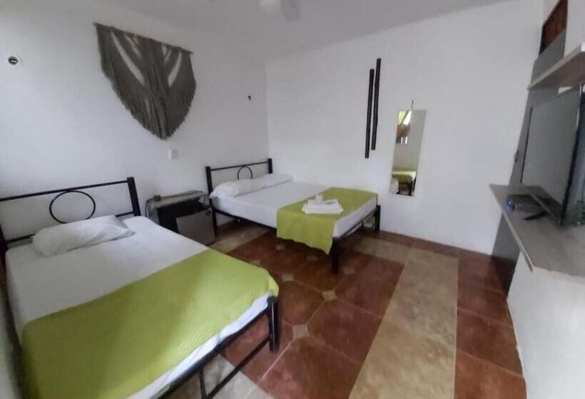 هاستل Emotion Avenida Tulum Hotel & Hostal