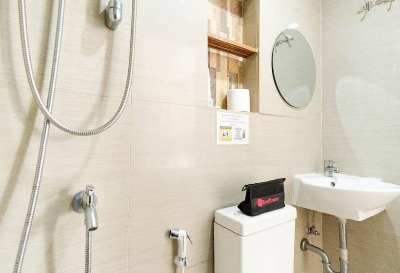 旅馆 Reddoorz Near V Mapa Station