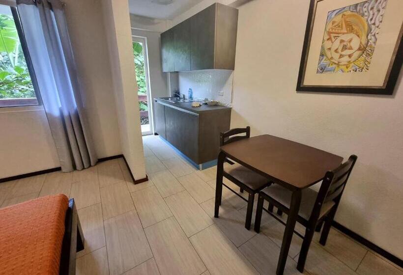 Angelina Beach Resort & Italian Restaurant Malapascua