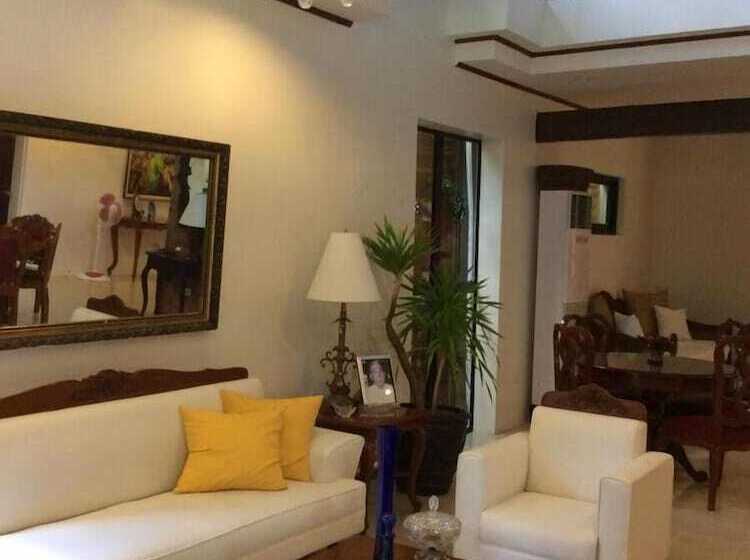 تختخواب و صبحانه Casa Roces