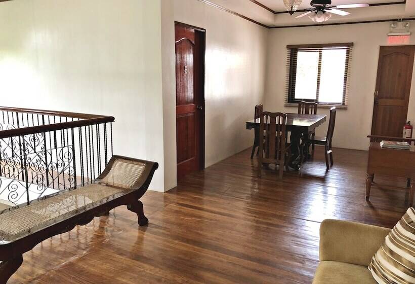 تختخواب و صبحانه Casa Roces