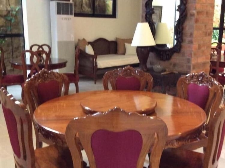 تختخواب و صبحانه Casa Roces