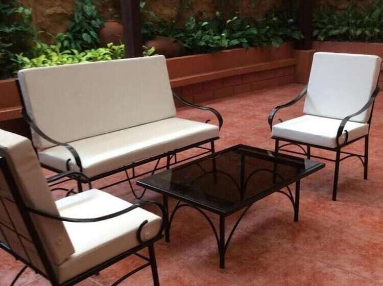 تختخواب و صبحانه Casa Roces