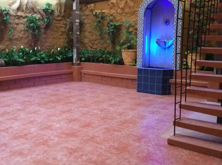 تختخواب و صبحانه Casa Roces