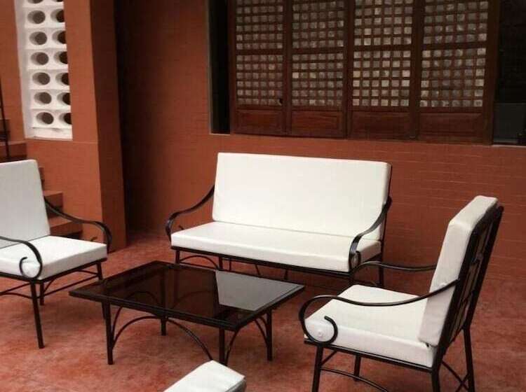 تختخواب و صبحانه Casa Roces