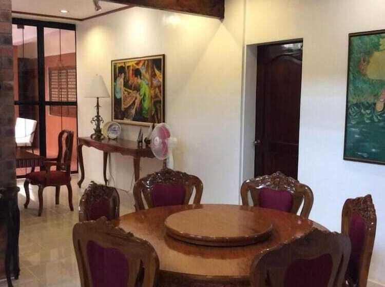 تختخواب و صبحانه Casa Roces