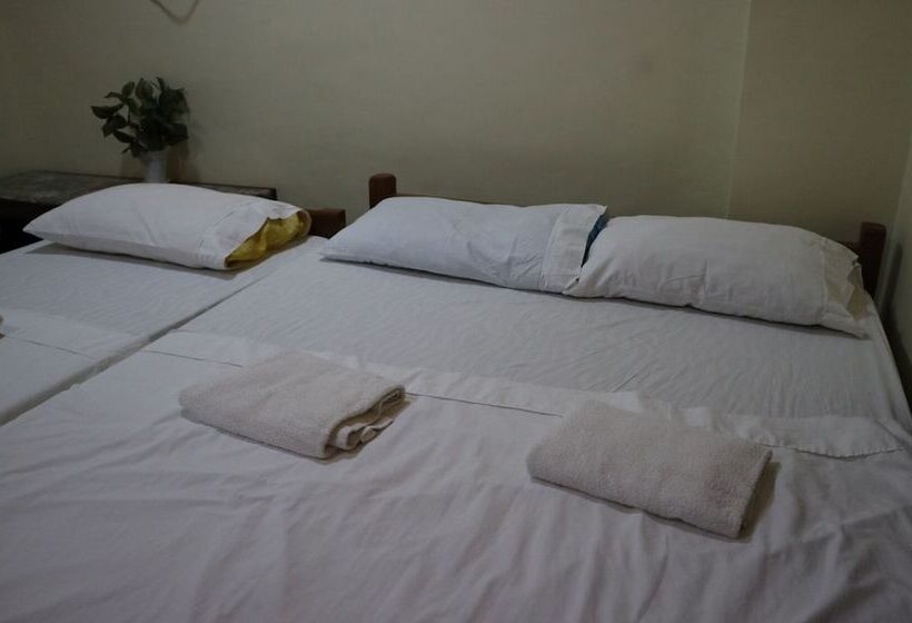 تختخواب و صبحانه Mabini Pensione