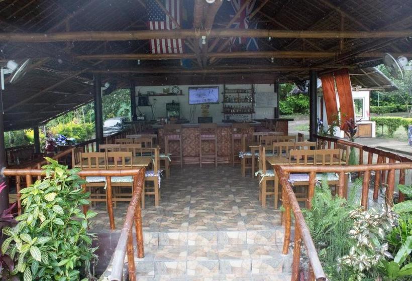 تختخواب و صبحانه Mahogany Upland Resort