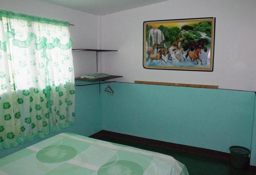 تختخواب و صبحانه Mahogany Upland Resort