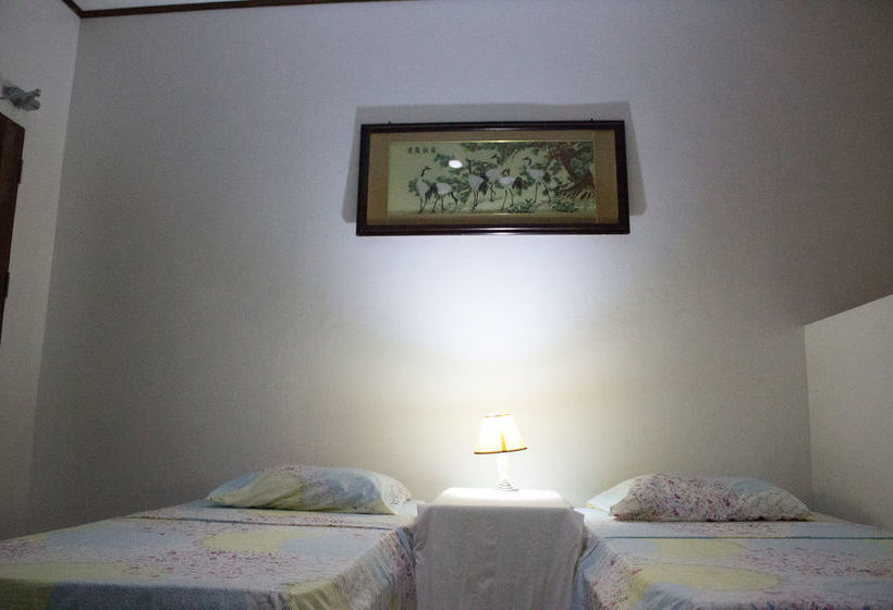 تختخواب و صبحانه Mahogany Upland Resort