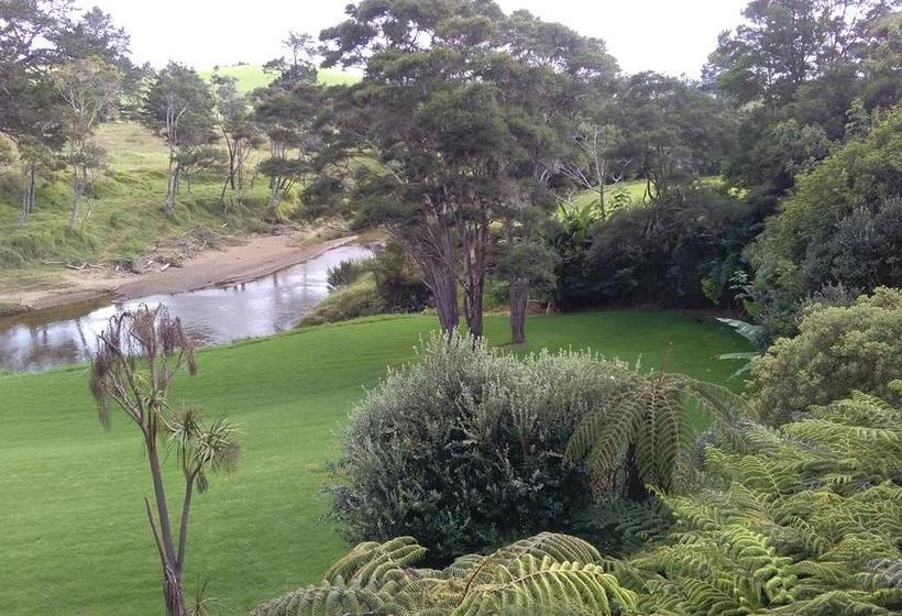 تختخواب و صبحانه River Retreat