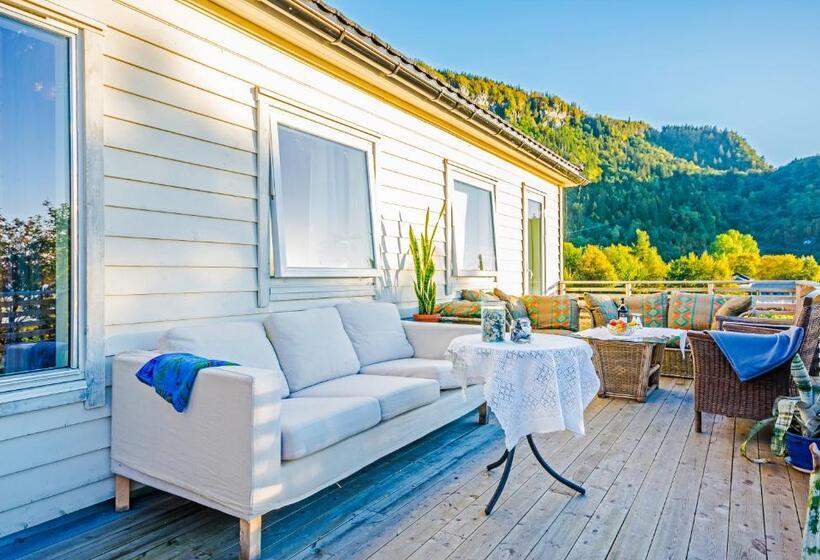 צימר Strandheimen Guesthouse