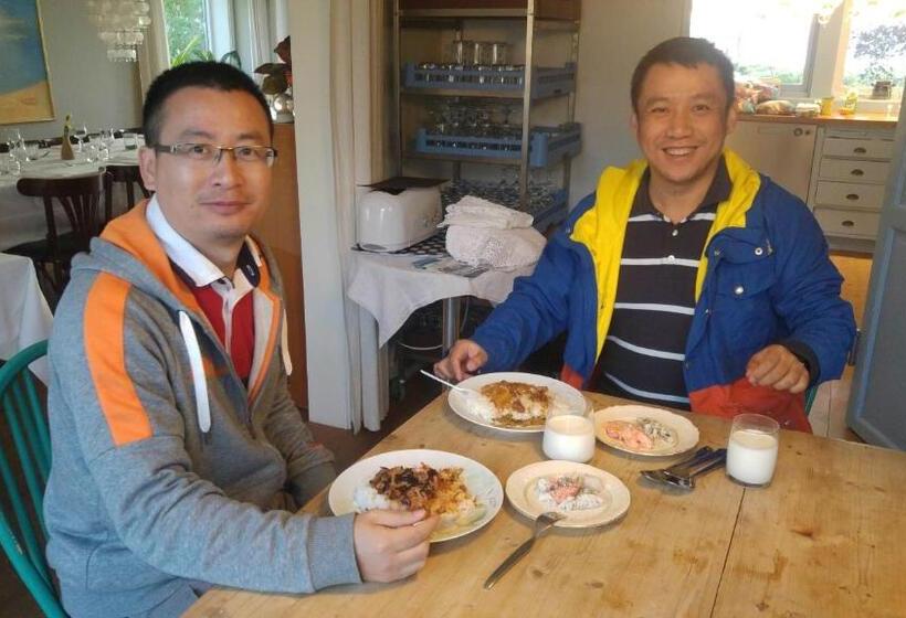 צימר Strandheimen Guesthouse